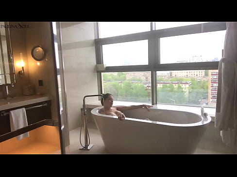 ❤️ Valtava babe runkkaa intohimoisesti pilluaan kylpyhuoneessa Kova porno at fi.yourxxxvideos.ru
